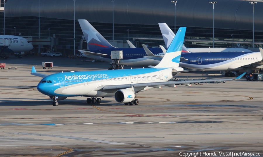 Aerolineas Argentinas Airbus A330-223 (LV-FNK) | Photo 549206