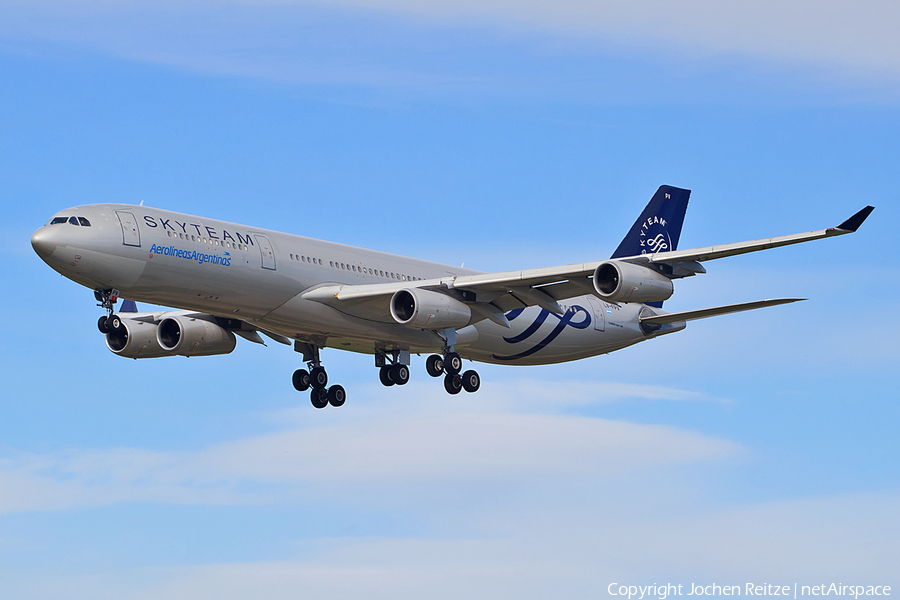 Aerolineas Argentinas Airbus A340-313X (LV-FPV) | Photo 150852