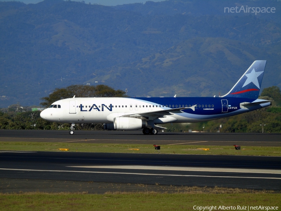 LATAM Airlines Argentina Airbus A320-233 (LV-FUX) | Photo 206909
