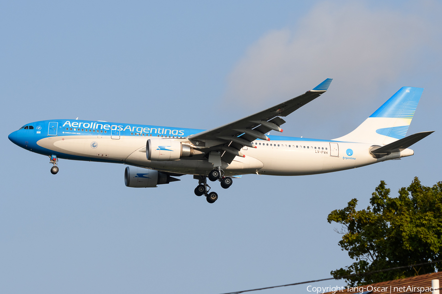 Aerolineas Argentinas Airbus A330-202 (LV-FVH) | Photo 528131