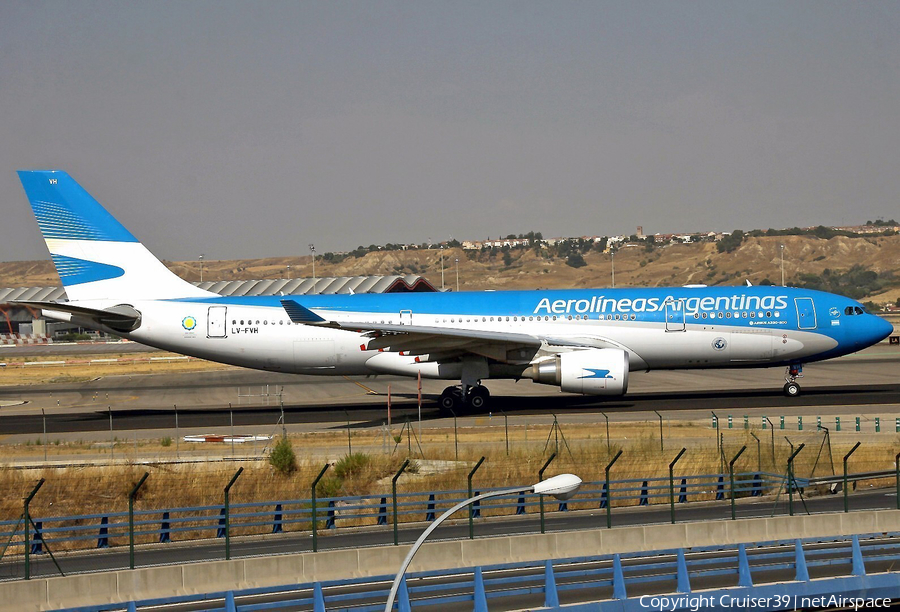 Aerolineas Argentinas Airbus A330-202 (LV-FVH) | Photo 186089