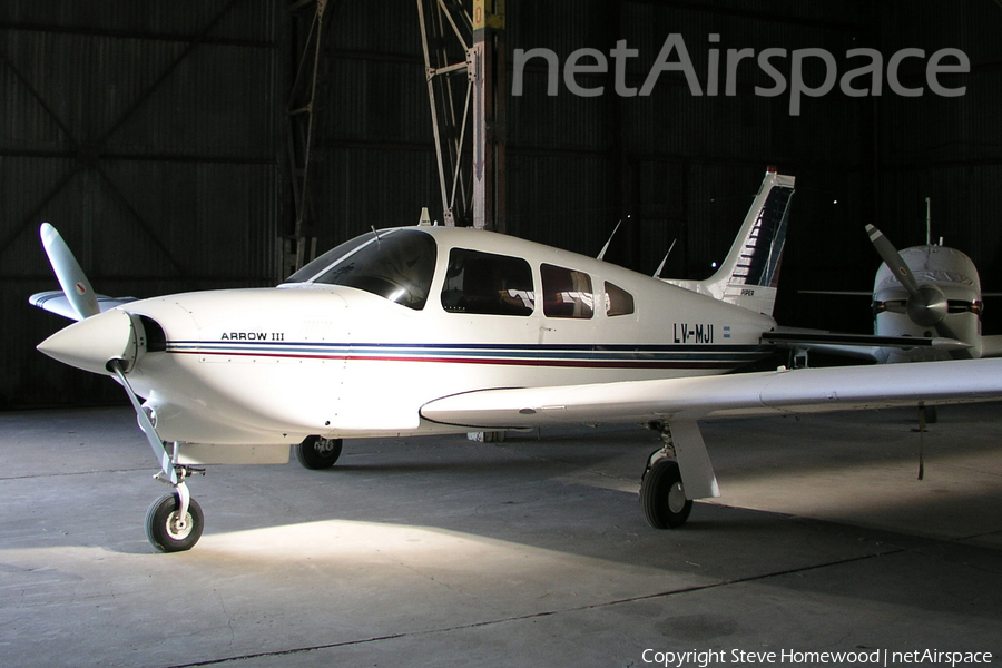 (Private) Piper PA-28R-201 Cherokee Arrow III (LV-MJI) | Photo 50355
