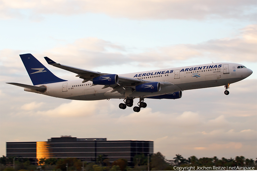 Aerolineas Argentinas Airbus A340-211 (LV-ZPJ) | Photo 22684