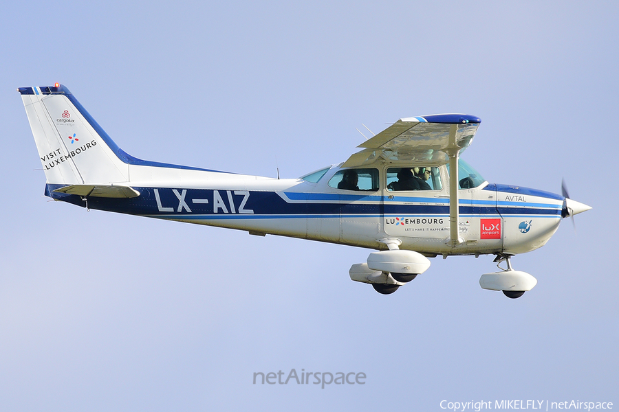 (Private) Cessna F172N Skyhawk II (LX-AIZ) | Photo 541540