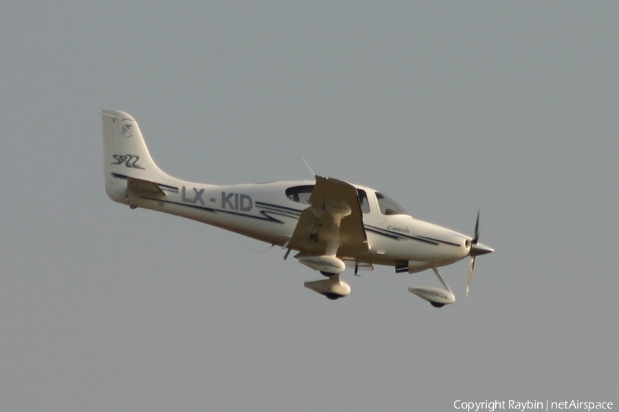 (Private) Cirrus SR22 (LX-KID) | Photo 555869