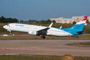 Luxair Boeing 737-86J (LX-LBB) at  Porto, Portugal