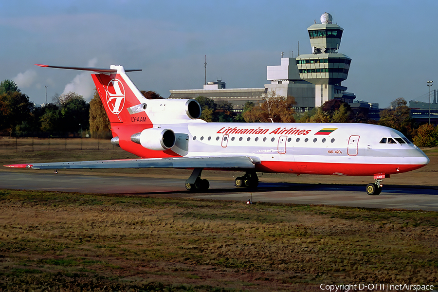Lithuanian Airlines Yakovlev Yak-42D (LY-AAM) | Photo 136586
