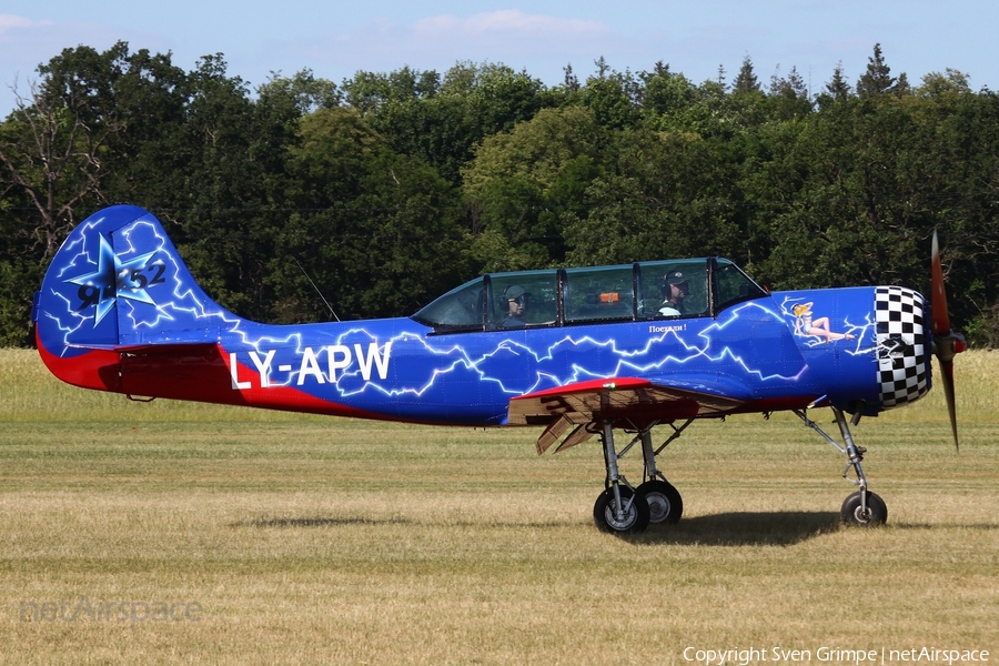 (Private) Yakovlev Yak-52 (LY-APW) | Photo 513742