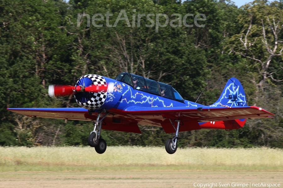 (Private) Yakovlev Yak-52 (LY-APW) | Photo 513899