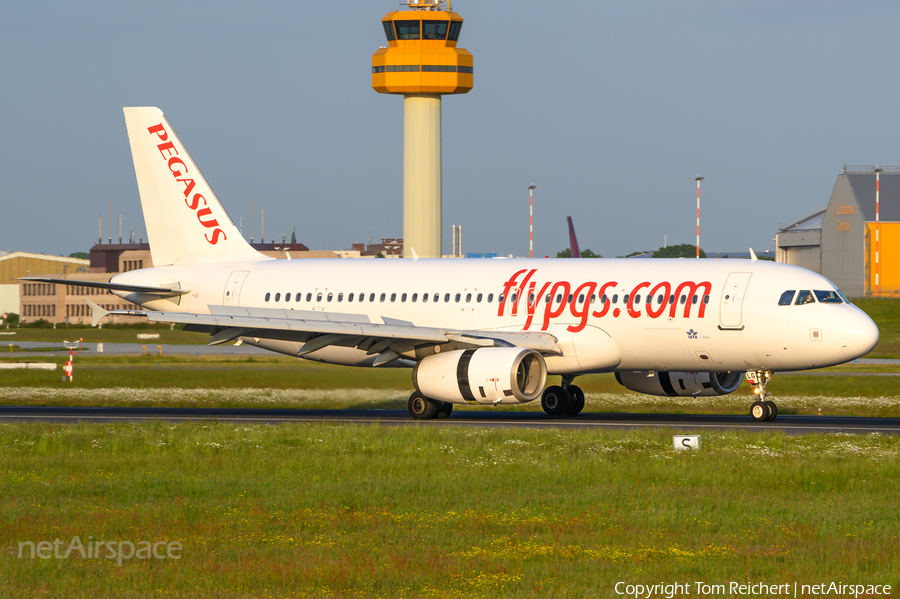 Pegasus Airlines Airbus A320-232 (LY-MLG) | Photo 571424