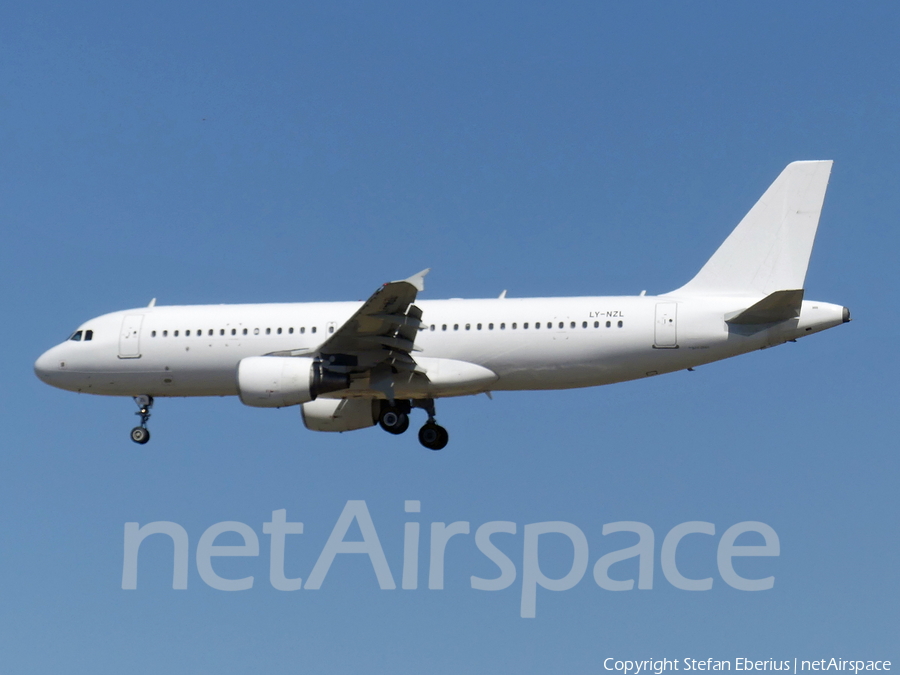 Heston Airlines Airbus A320-214 (LY-NZL) | Photo 516479