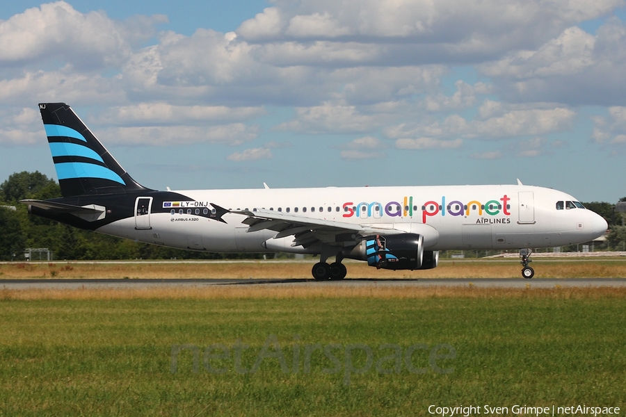 Small Planet Airlines Airbus A320-214 (LY-ONJ) | Photo 679566