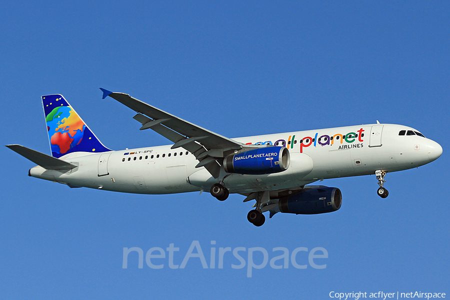 Small Planet Airlines Airbus A320-231 (LY-SPC) | Photo 152595