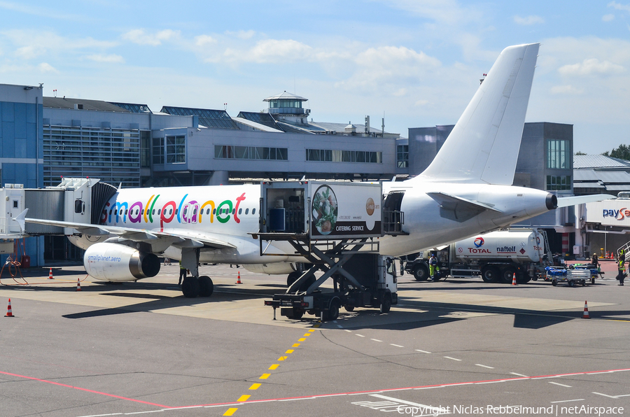 Small Planet Airlines Airbus A320-231 (LY-SPC) | Photo 258791