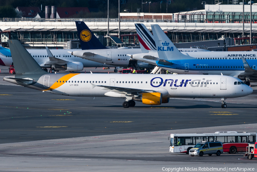 Onur Air (Avion Express) Airbus A321-211 (LY-VEG) | Photo 311816
