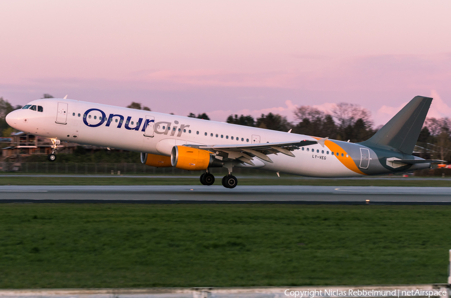 Onur Air (Avion Express) Airbus A321-211 (LY-VEG) | Photo 311817