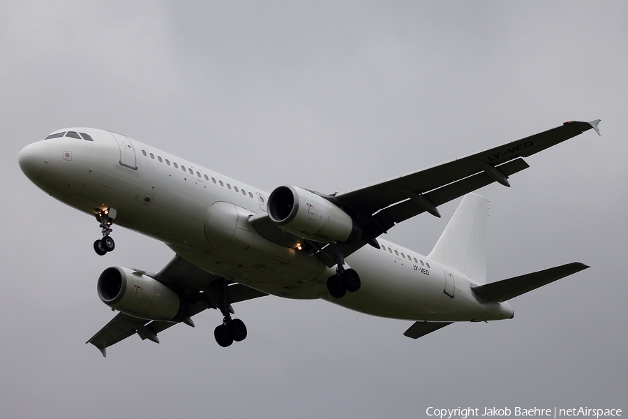 Vueling Airbus A320-233 (LY-VEO) | Photo 138545