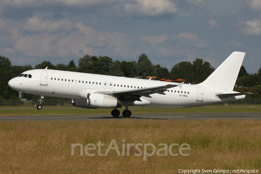 Vueling Airbus A320-233 (LY-VEO) | Photo 79448
