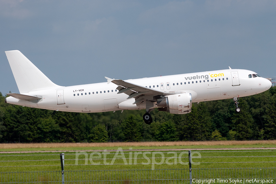 Vueling Airbus A320-212 (LY-VER) | Photo 52144