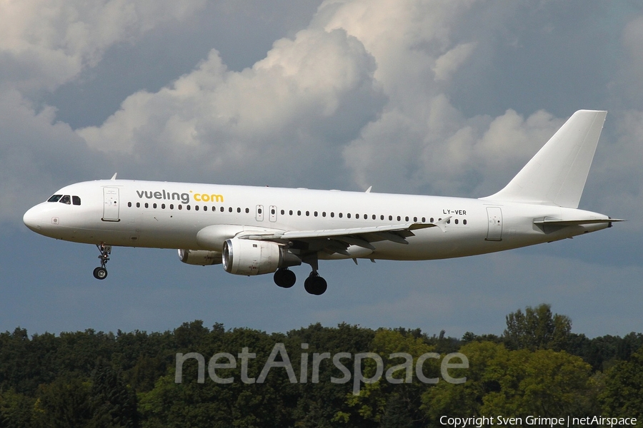 Vueling Airbus A320-212 (LY-VER) | Photo 54736