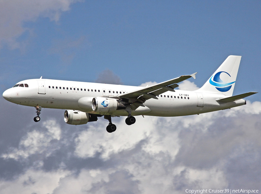 Avion Express Airbus A320-211 (LY-VEV) | Photo 176301