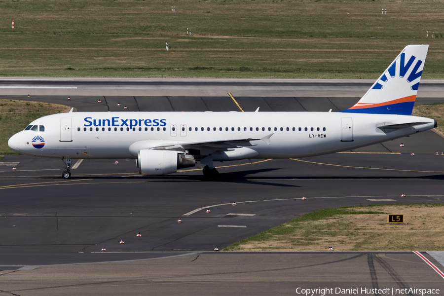 SunExpress (Avion Express) Airbus A320-214 (LY-VEW) | Photo 425653