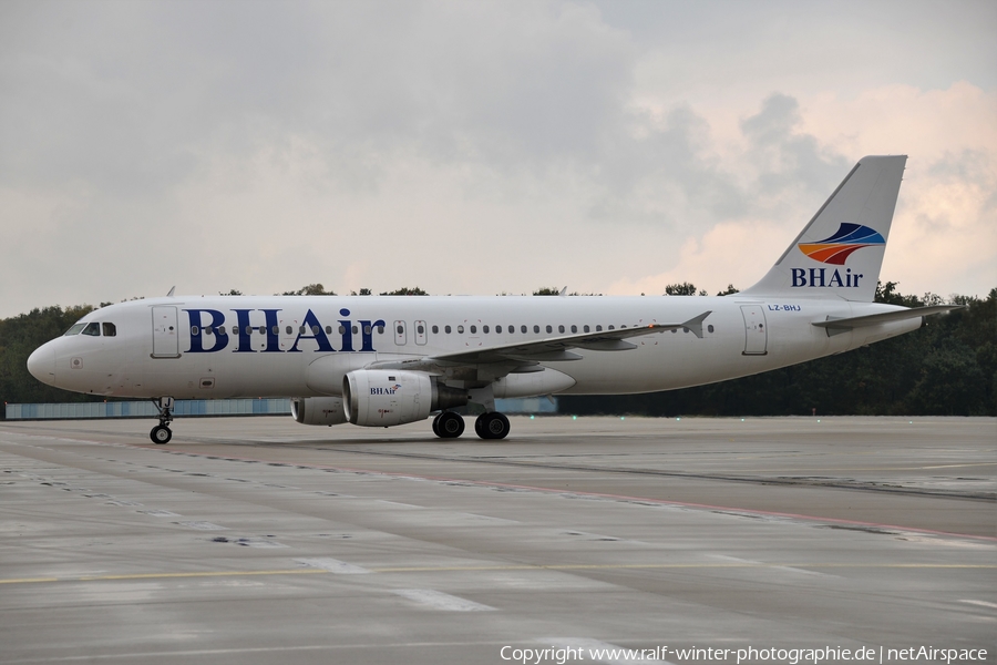 BH Air (Balkan Holidays) Airbus A320-211 (LZ-BHJ) | Photo 445822