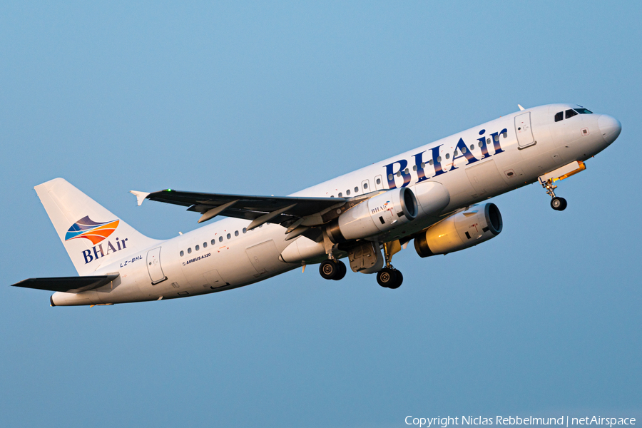 BH Air (Balkan Holidays) Airbus A320-232 (LZ-BHL) | Photo 351721