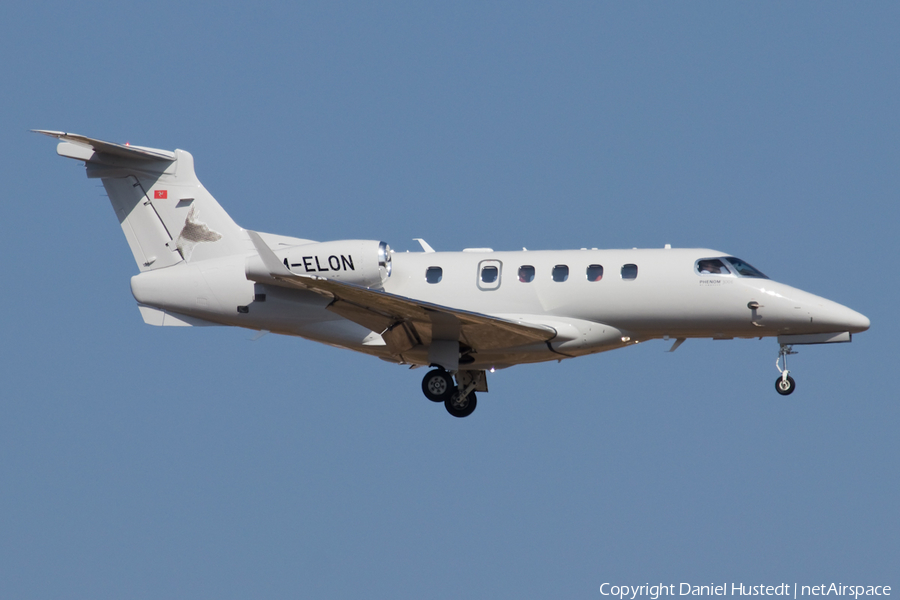 (Private) Embraer EMB-505 Phenom 300 (M-ELON) | Photo 472539