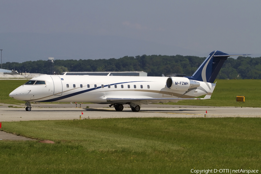 Execujet Middle East Bombardier CL-600-2B19 Challenger 850 (M-FZMH) | Photo 410502