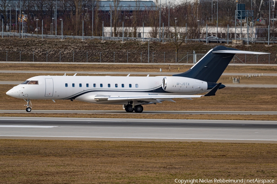 (Private) Bombardier CL-600-2B16 Challenger 604 (M-JSTA) | Photo 611039