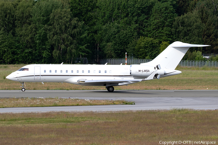 (Private) Bombardier BD-700-1A10 Global Express (M-LWSA) | Photo 387785