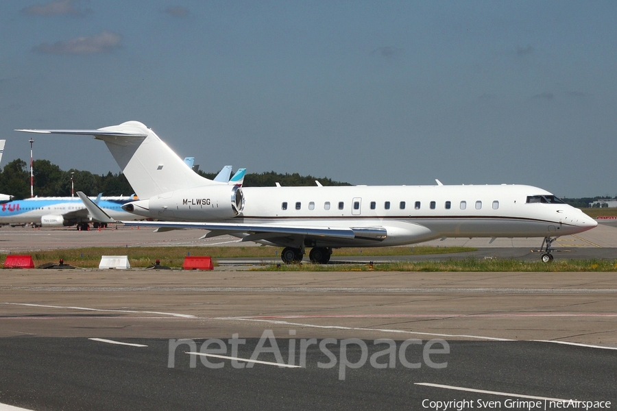 (Private) Bombardier BD-700-1A10 Global 6000 (M-LWSG) | Photo 389611