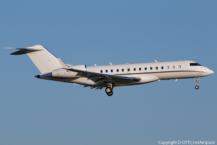 (Private) Bombardier BD-700-1A10 Global 6000 (M-LWSG) | Photo 470574