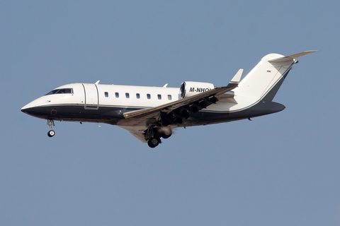 Execujet Middle East Bombardier CL-600-2B16 Challenger 605 (M-NHOI) at  Dubai - International, United Arab Emirates