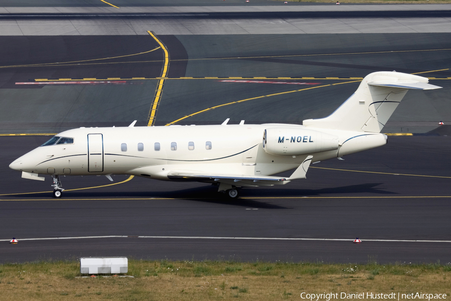 (Private) Bombardier BD-100-1A10 Challenger 300 (M-NOEL) | Photo 543571
