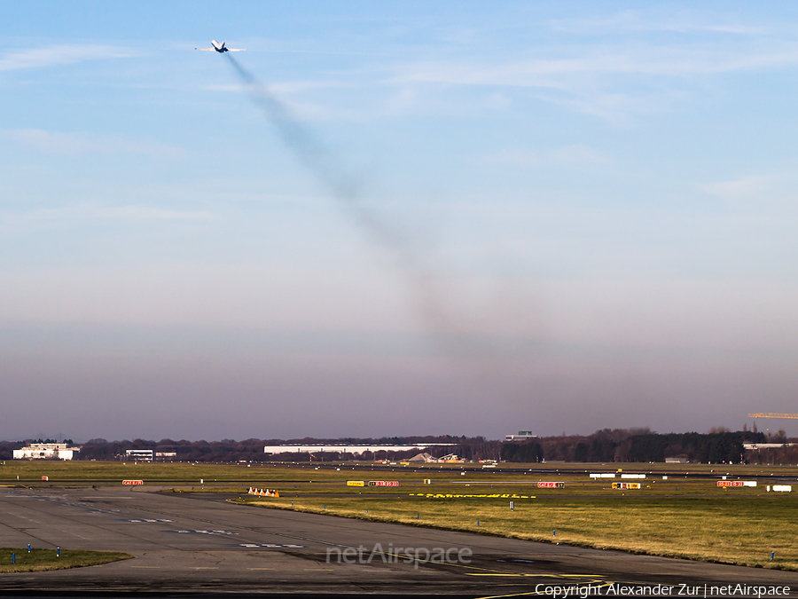 Starling Aviation Boeing 727-2X8(Adv RE) (M-STAR) | Photo 389403