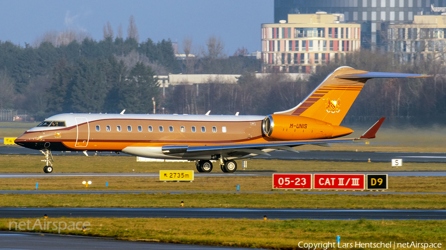 (Private) Bombardier BD-700-1A10 Global Express XRS (M-UNIS) | Photo 416540