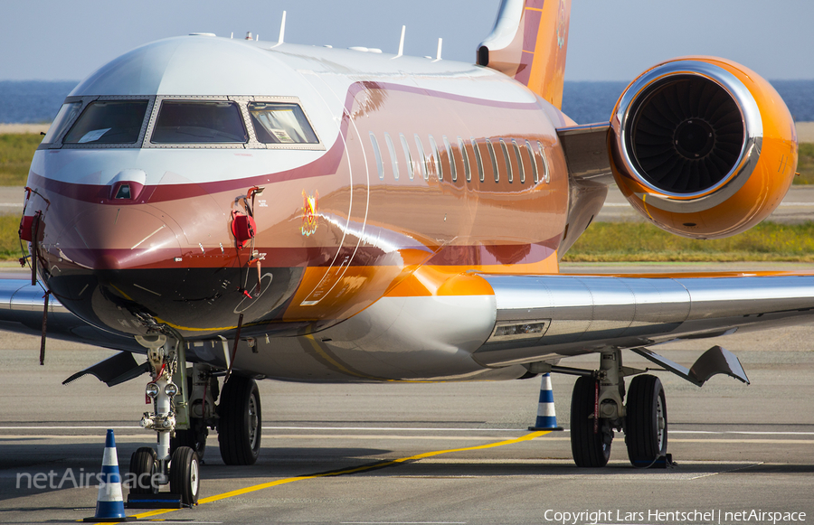 (Private) Bombardier BD-700-1A10 Global Express XRS (M-UNIS) | Photo 353391