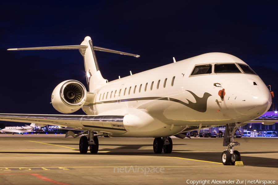 (Private) Bombardier BD-700-1A10 Global Express XRS (M-VQBI) | Photo 120327