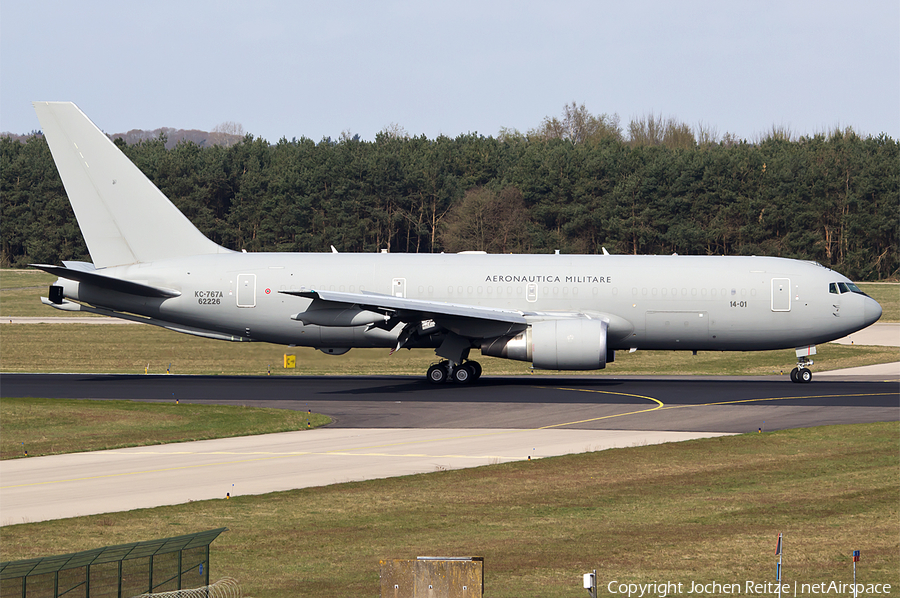 Italian Air Force (Aeronautica Militare Italiana) Boeing KC-767A/767-2EY(ER) (MM62226) | Photo 74152