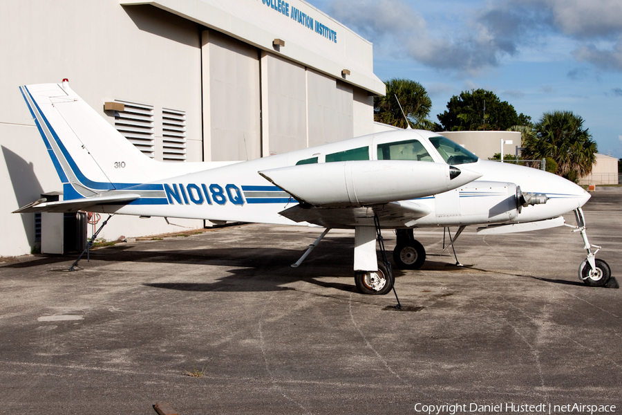 (Private) Cessna 310H (N1018Q) | Photo 518996