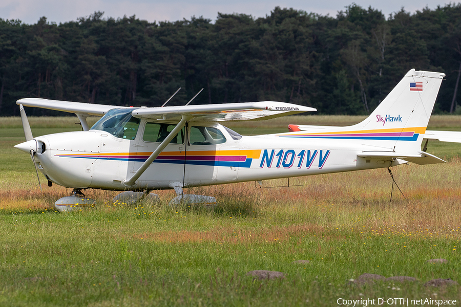 (Private) Cessna 172N Skyhawk (N101VV) | Photo 327091