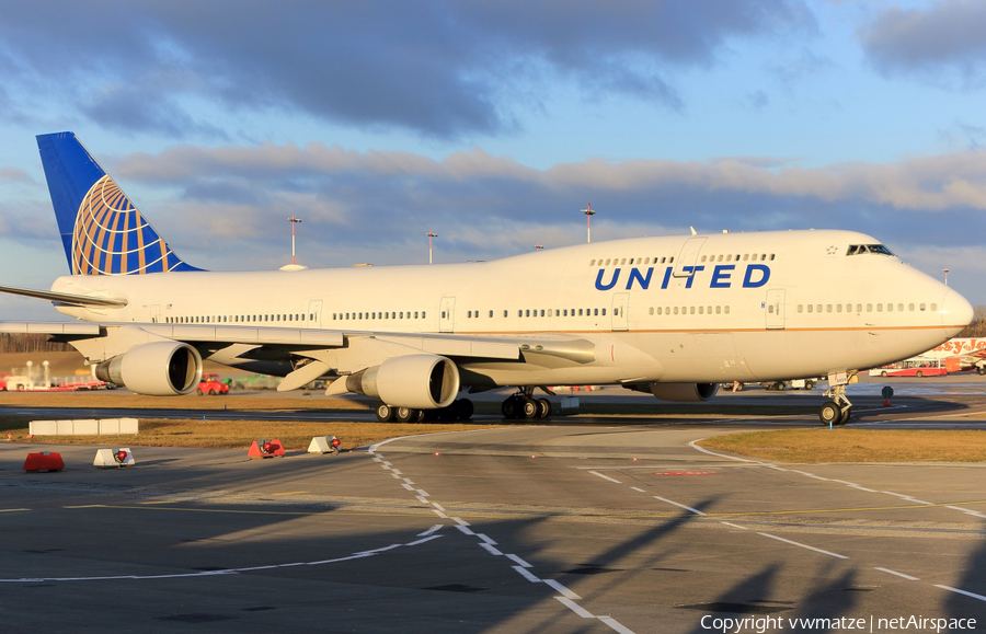 United Airlines Boeing 747-422 (N104UA) | Photo 137813