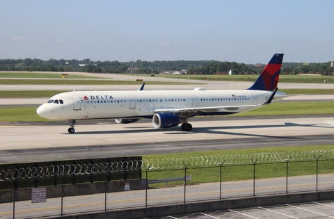 Delta Air Lines Airbus A321-211 (N105DX) at  Atlanta - Hartsfield-Jackson International, United States