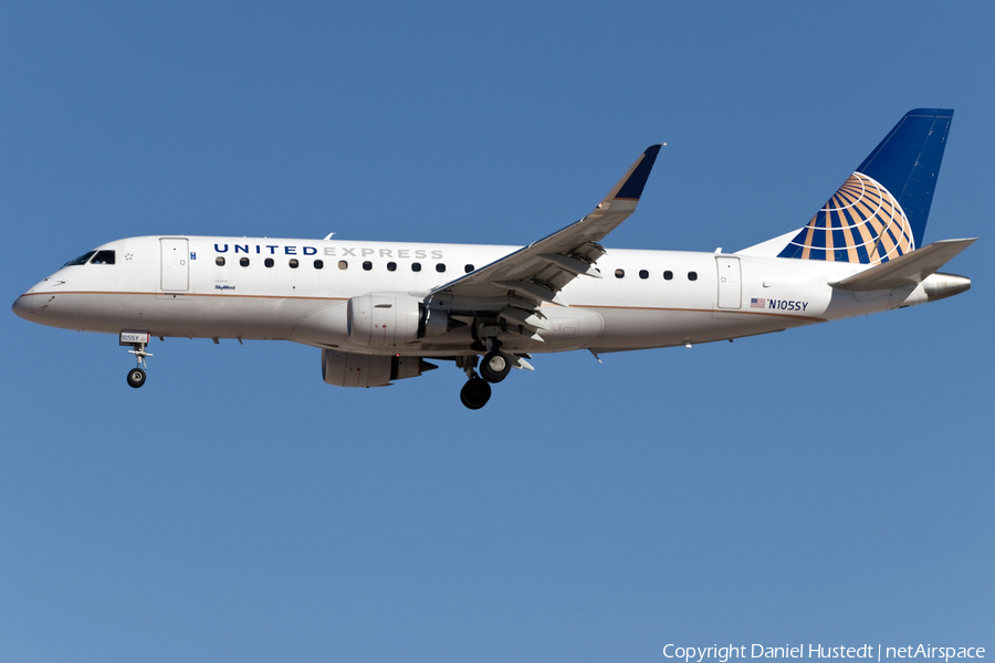 United Express (SkyWest Airlines) Embraer ERJ-175LR (ERJ-170-200LR) (N105SY) | Photo 479261