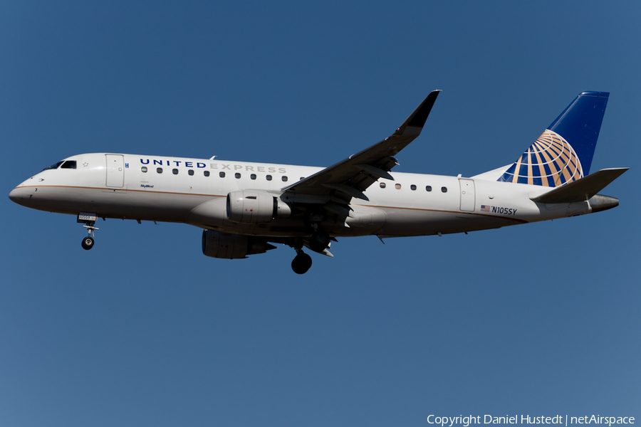 United Express (SkyWest Airlines) Embraer ERJ-175LR (ERJ-170-200LR) (N105SY) | Photo 445771