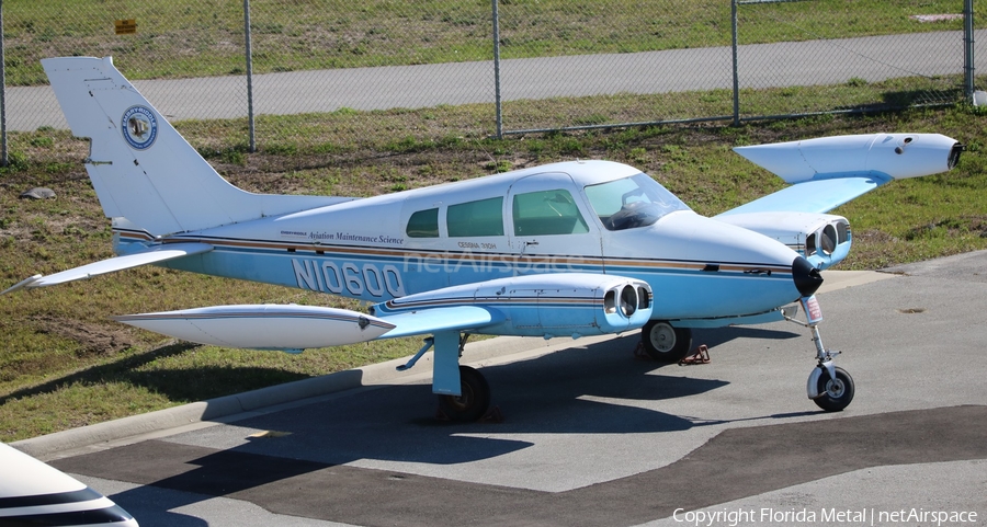 Embry Riddle Aeronatucal University Cessna 310H (N1060Q) | Photo 326703