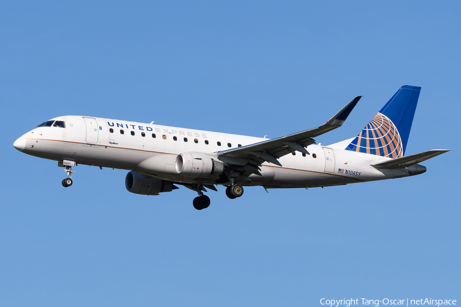 United Express (SkyWest Airlines) Embraer ERJ-175LR (ERJ-170-200LR) (N106SY) | Photo 681000