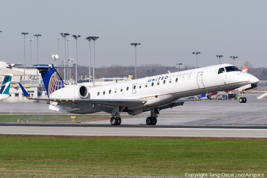 United Express (ExpressJet Airlines) Embraer ERJ-145XR (N11137) | Photo 444547